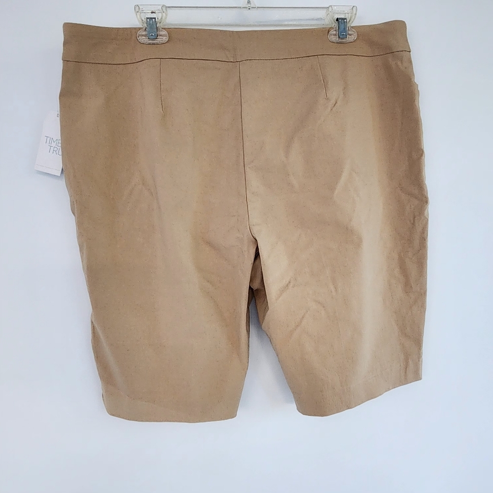 Time and Tru Women's Classic Tan Bermudas - Picture 4 of 5